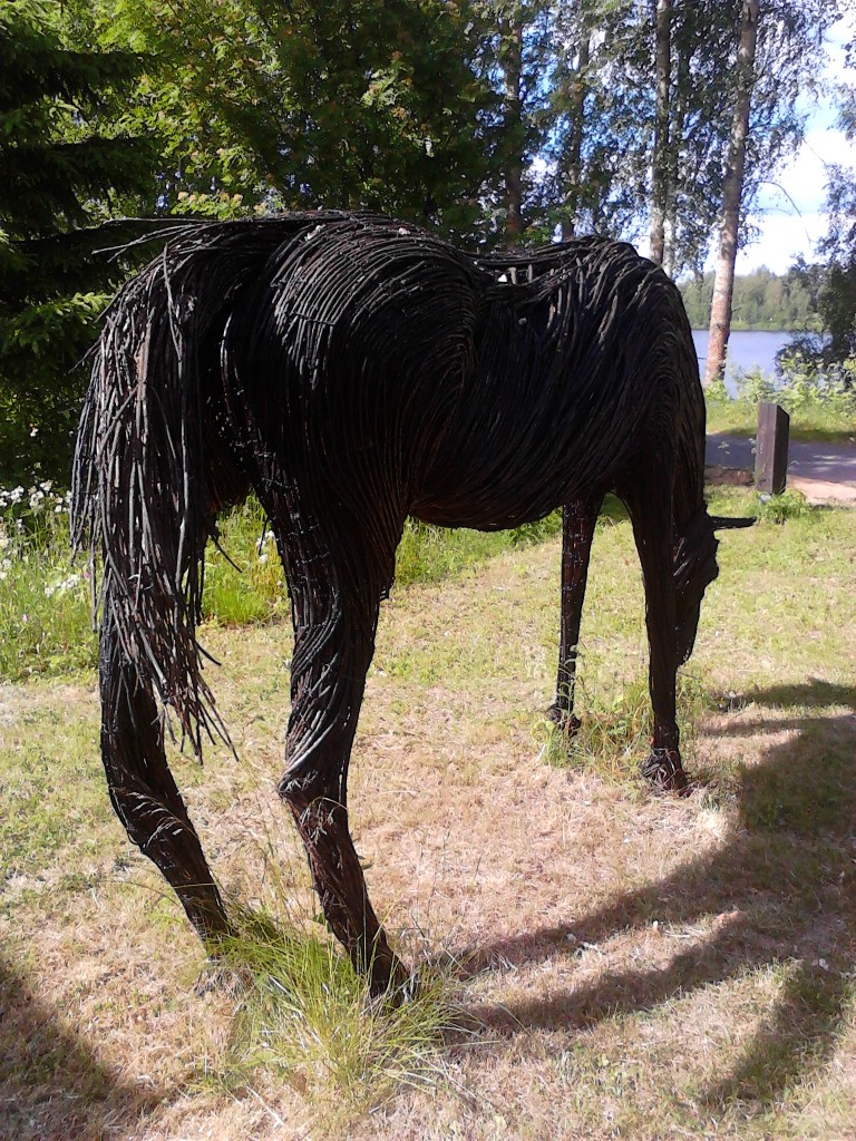 Kulttuurikauppilan hevonen. Tekijä ?