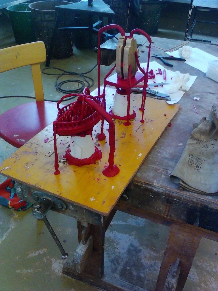 Ensin tehtiin vahasta työt ja laitettiin niihin "juoksut".