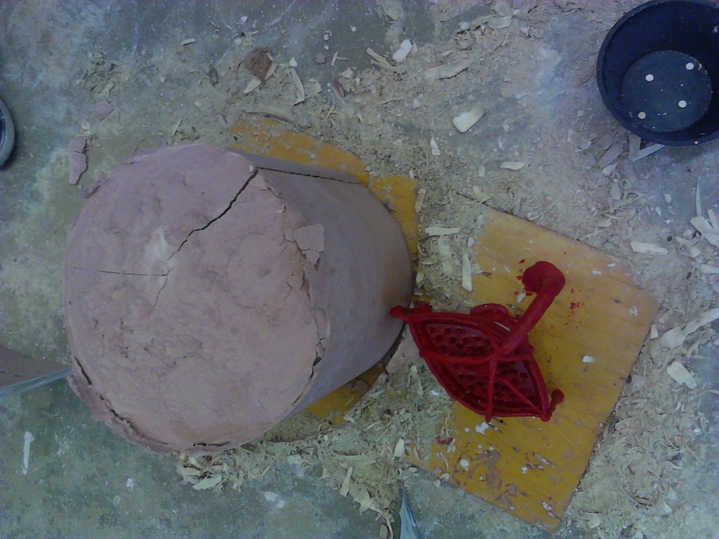 Sitten niiden ympärille valettiin ihmemössöstä muotti. 