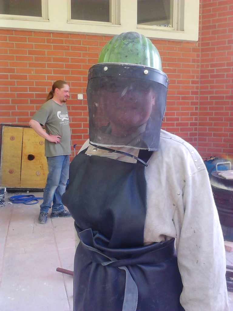 Näissä hommissa on parempi olla kunnon suojavarustukset.